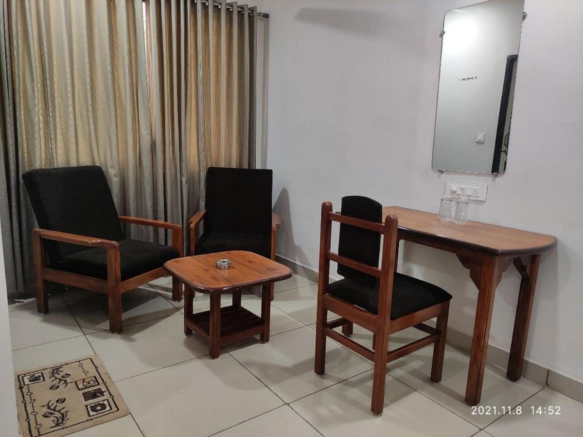 Hotel Tirth Ankleshwar ภายนอก รูปภาพ