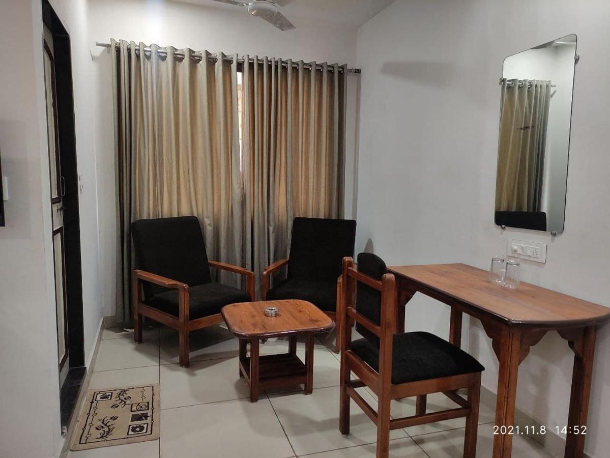 Hotel Tirth Ankleshwar ภายนอก รูปภาพ