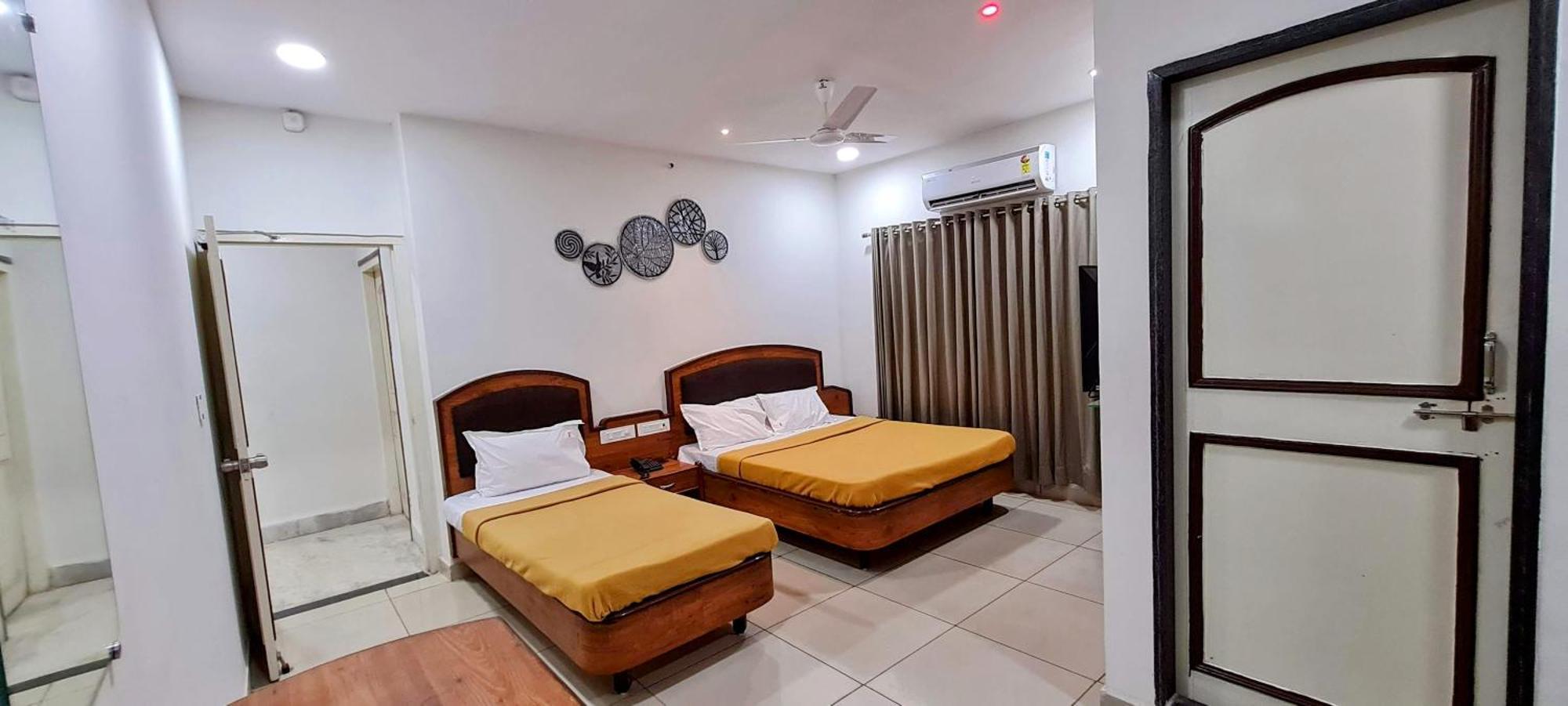 Hotel Tirth Ankleshwar ภายนอก รูปภาพ