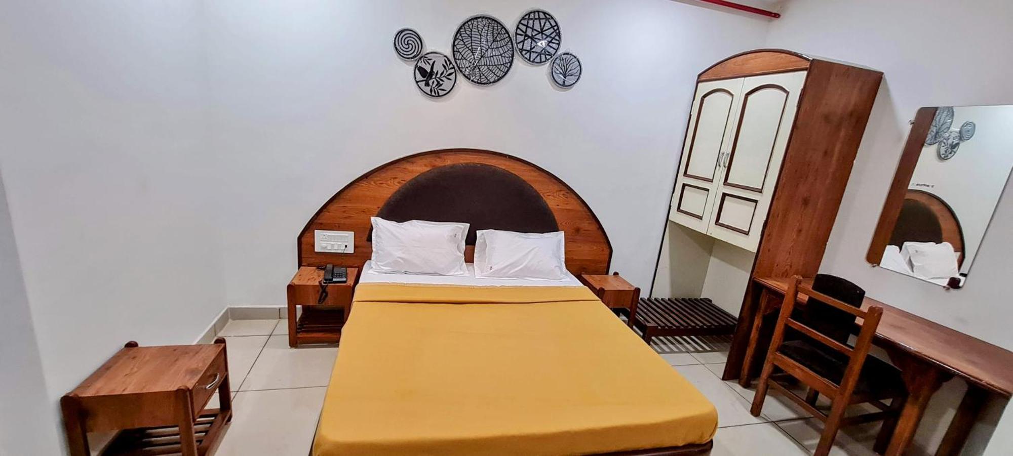 Hotel Tirth Ankleshwar ภายนอก รูปภาพ